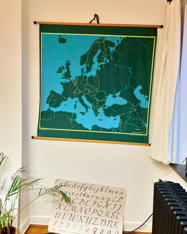 My last show @timtheater_inspinazie before I’m off to Naxos…

So nice to be the guest of @go_scholengroepwaasland 

So nice to find this old map of Europe in the principals office

#naxos #iousía #naxianpulse #trelonaxiotes #ig_naxos #naxosisland #naxostravel #personaldevelopment #retreat #persoonlijkeontwikkeling #growthmindset #mindfulness #gratitude #discoveryourself #creativetherapy #individualretreat #timtheater #inspinazie #gowaasland