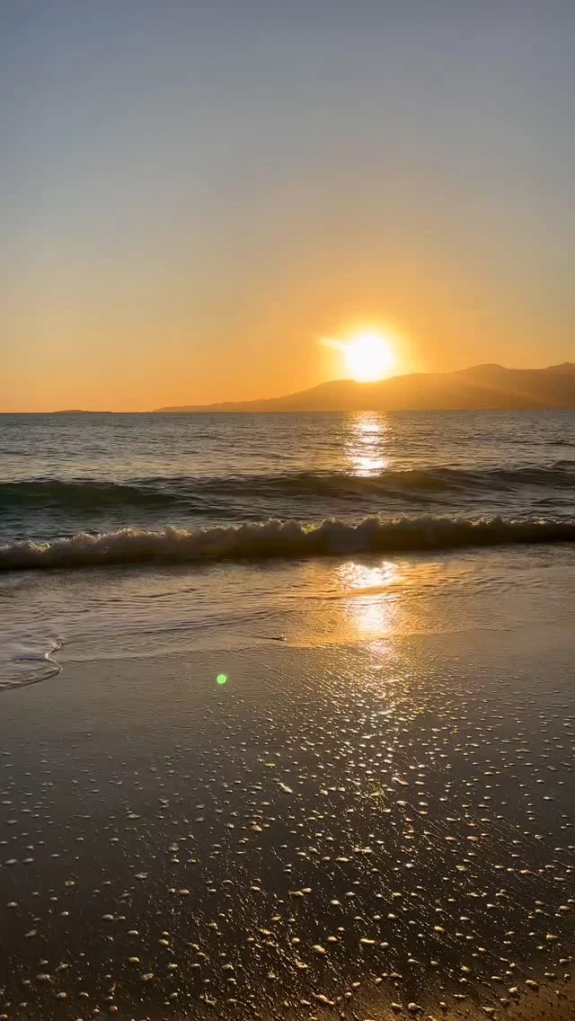 After the rain
The sun is out again

How nature reflects our life 🤭

#iousía #retreats #naxos #persoonlijkeontwikkeling #sunsetlove