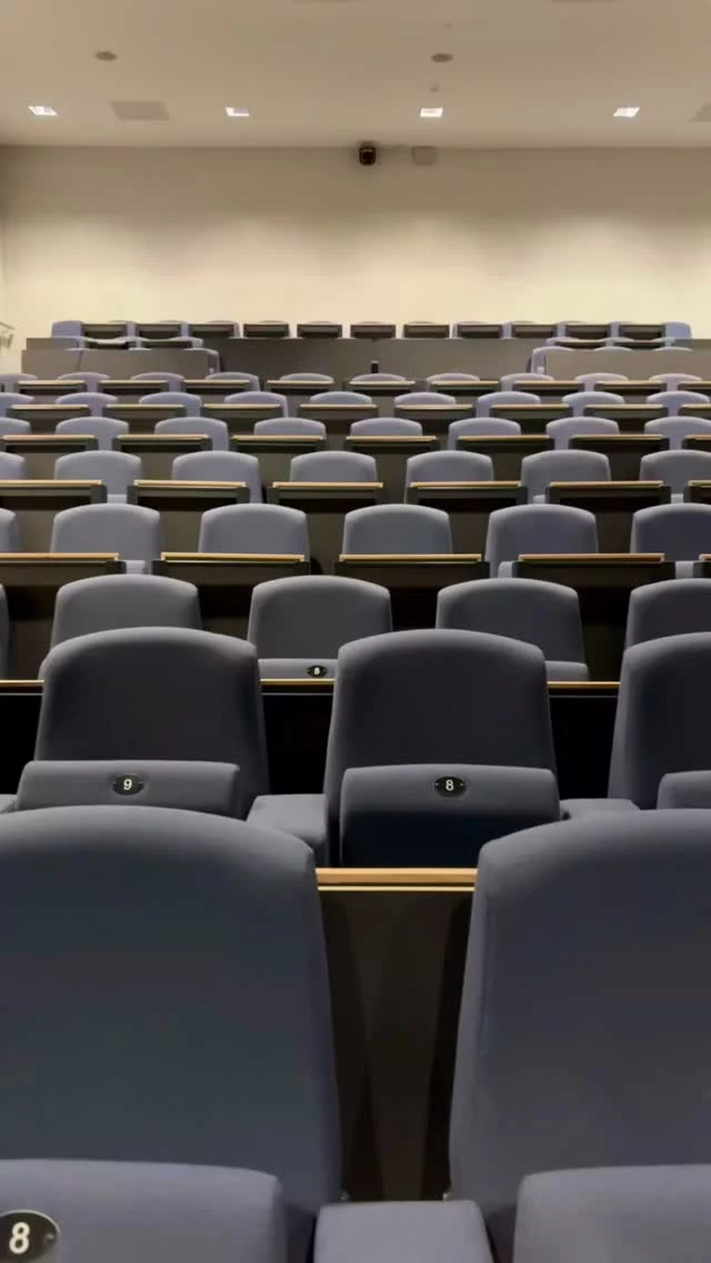 Wat een dag… 

Eerst met @timtheater_inspinazie in Ieper

Het symposium ‘Zorg zonder haast’
Met boeiende sprekers
Waaronder Dirk De Wachter 

Zo fijn om diepgaande materie te mogen vertalen
Handen en voeten te geven

En daarna ‘even’ naar Brugge
@inwarmehanden van @barbara.vanelslander 
Om zelf ook te onthaasten
En te genieten

#iousía #timtheater #inwarmehanden #zorgzonderhaast #improvisatietheater